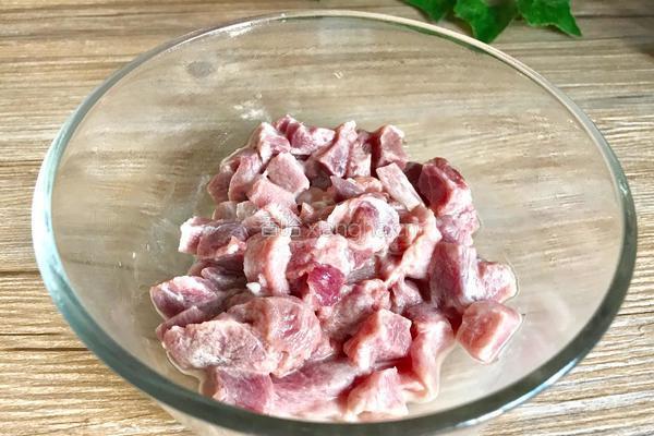 玉米炒肉的做法图解2