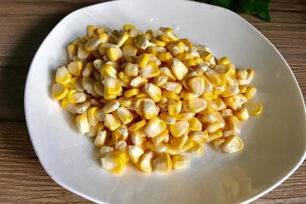 玉米炒肉的做法图解3