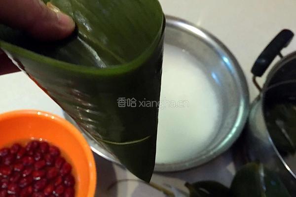 小枣糯米三角粽的做法图解5