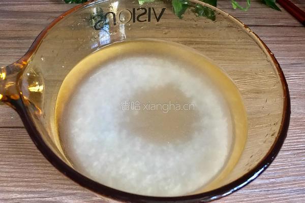 白菜虾米粥的做法图解3