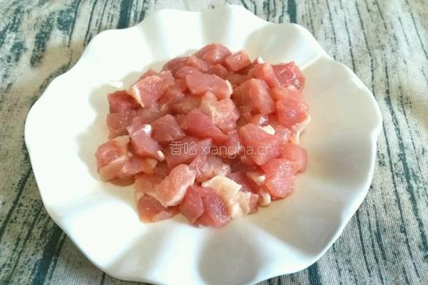 白萝卜炖肉丁的做法图解3