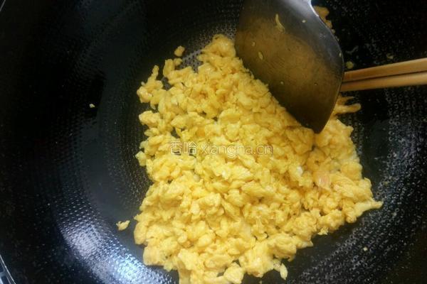 鲜虾仁火腿特色蛋炒饭的做法图解3