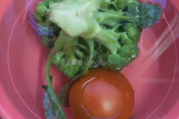 西蓝花炒西红柿的做法图解1