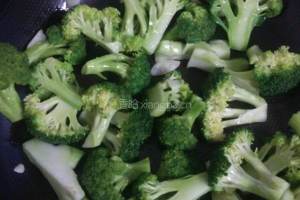 西蓝花炒西红柿的做法图解4