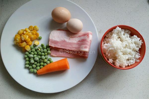 鸡蛋培根炒饭的做法图解2