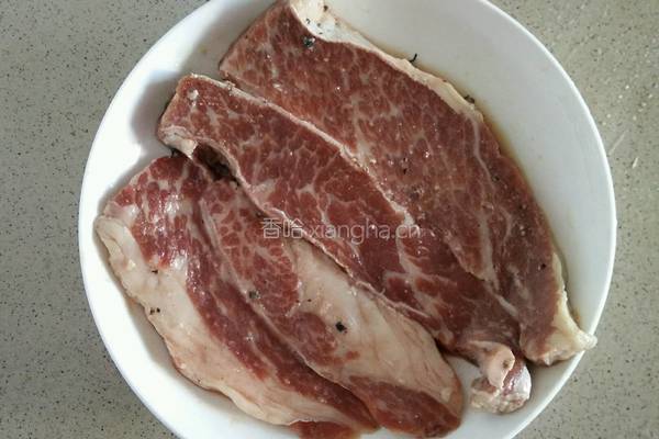 黑椒煎牛排的做法图解1