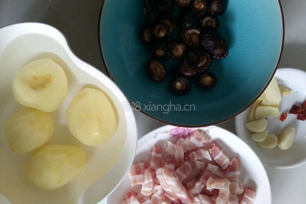 五花肉土豆的做法图解1