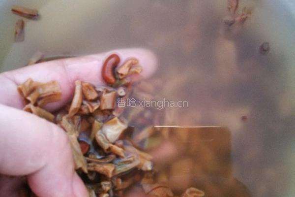 香辣干豆角炒肉的做法图解1