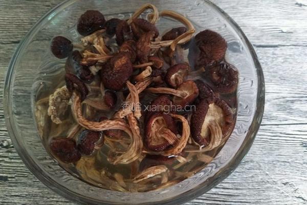 茶树菇炒肉的做法图解1