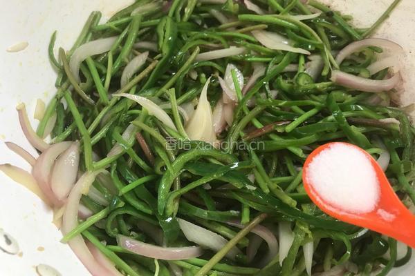 洋葱青椒炒苋菜梗的做法图解9