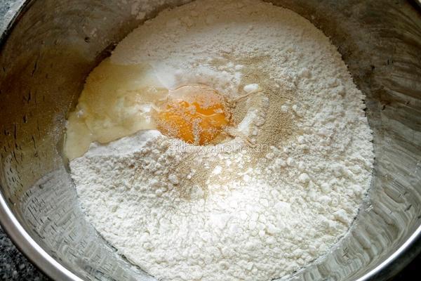 南瓜西葫芦肉包的做法图解2