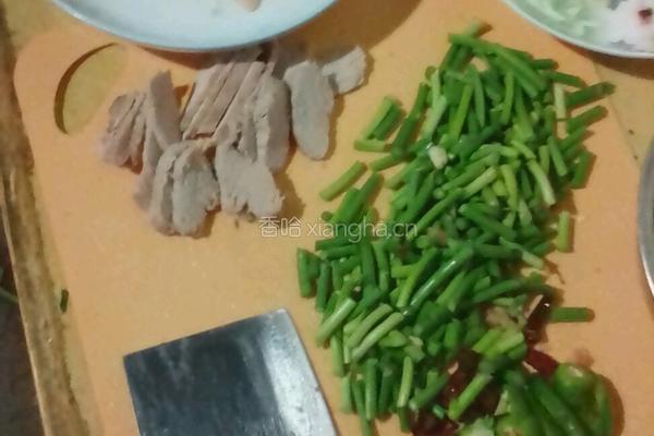 蒜苔炒回锅肉的做法图解1
