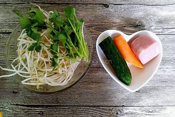 凉拌绿豆芽的做法图解1