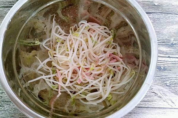 凉拌绿豆芽的做法图解6