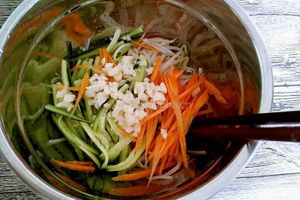 凉拌绿豆芽的做法图解7