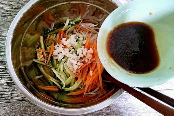 凉拌绿豆芽的做法图解8