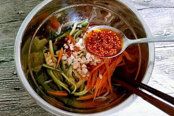 凉拌绿豆芽的做法图解9