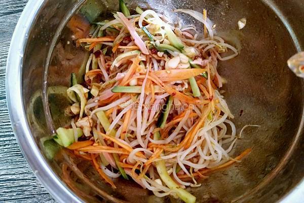 凉拌绿豆芽的做法图解10