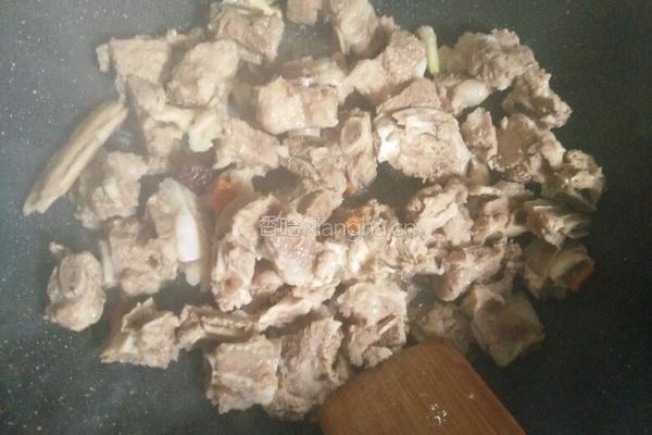 排骨酱炒排骨的做法图解3