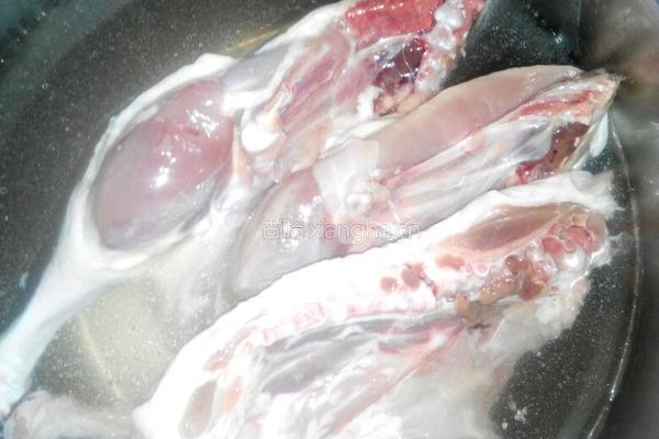 自制蜜汁烤鸭腿的做法图解1