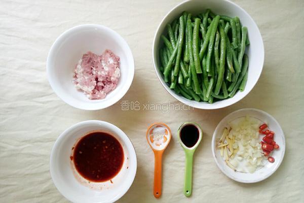 豇豆炒肉沫的做法图解1