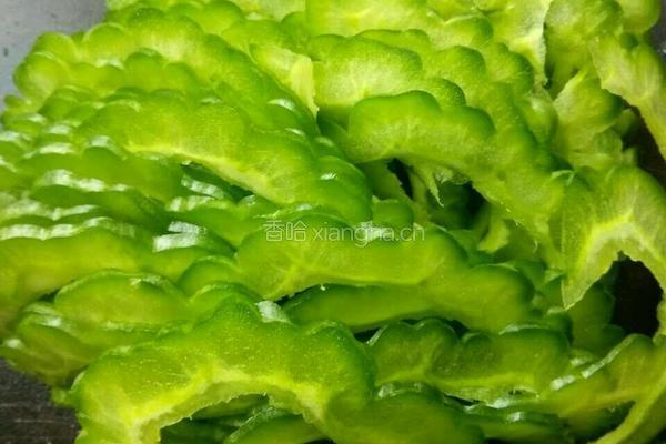 牛肉炒苦瓜的做法图解3