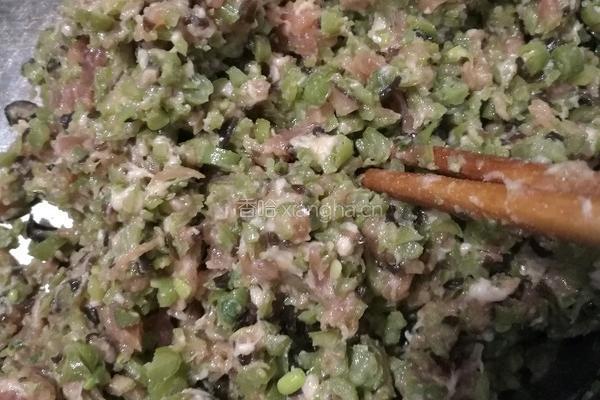 猪肉四季豆饺子的做法图解8