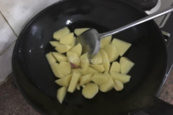 红烧土豆的做法图解2