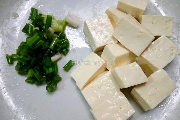 瘦肉番茄豆腐汤的做法图解2