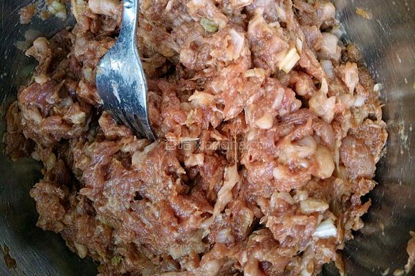 猪肉芸豆水饺的做法图解2