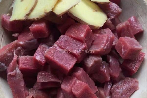 咖喱牛肉块米饭的做法图解1