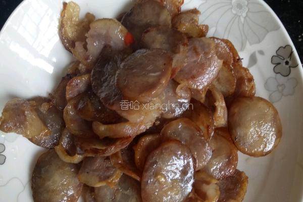 蒜苗炒香肠的做法图解1