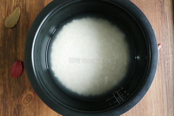 广味腊肠焖饭的做法图解2