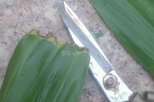 蜜枣糯米粽子的做法图解2