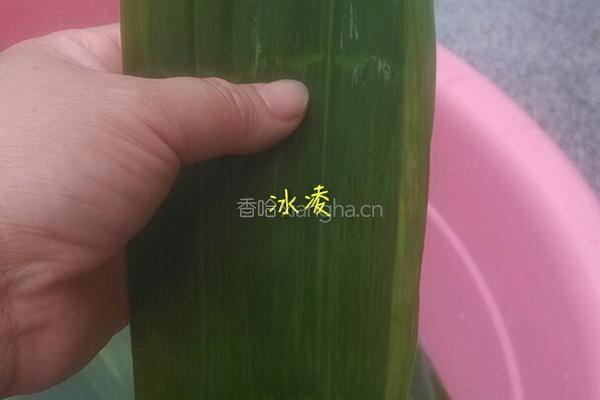 蜜枣糯米粽子的做法图解3