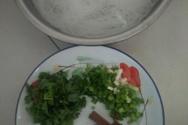 鸭血粉丝汤的做法图解2