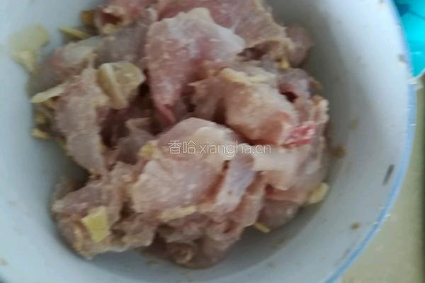 腐竹鱼片汤的做法图解2