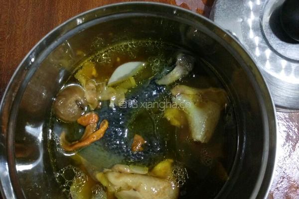 乌鸡花胶汤