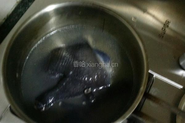 乌鸡花胶汤的做法图解2
