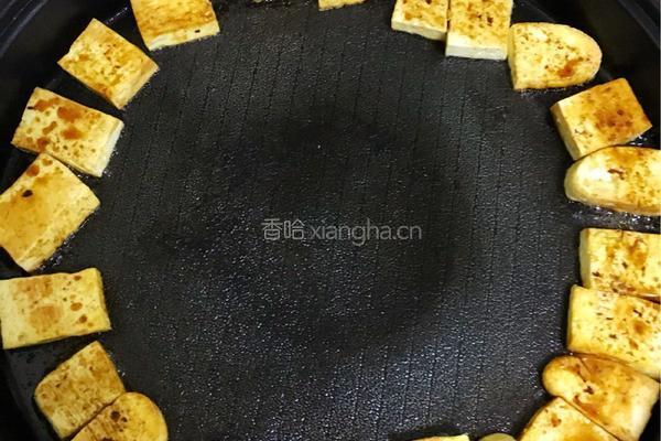 电饼铛煎豆腐的做法图解3