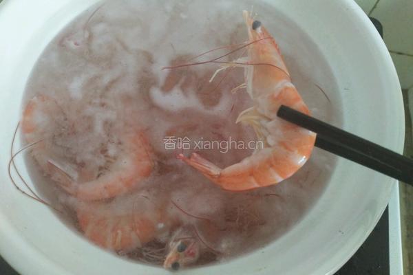 彩蔬炒虾仁的做法图解3