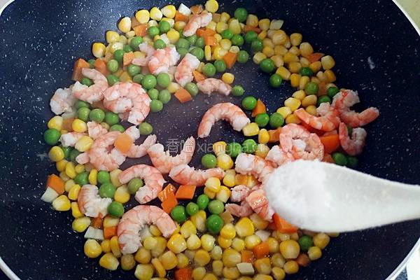 彩蔬炒虾仁的做法图解11