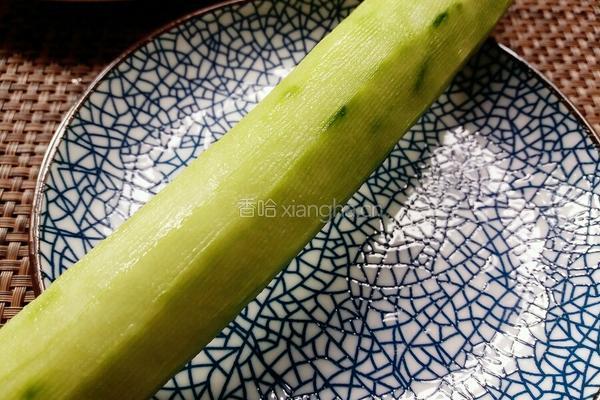 皮蛋拌黄瓜的做法图解2