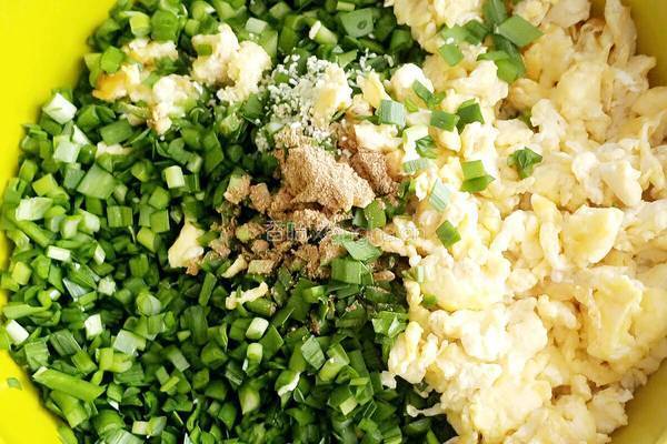 香煎韭菜鸡蛋饼的做法图解5