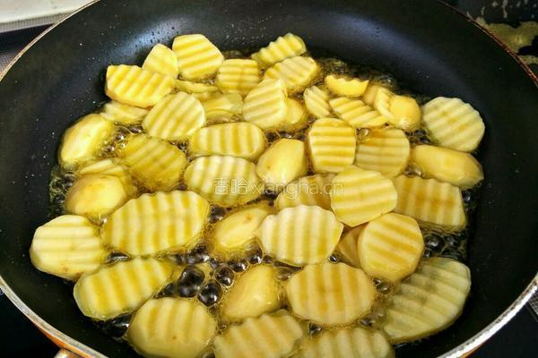 土豆鸡翅香锅的做法图解6