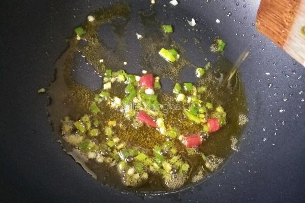 绿豆芽炒韭菜的做法图解5