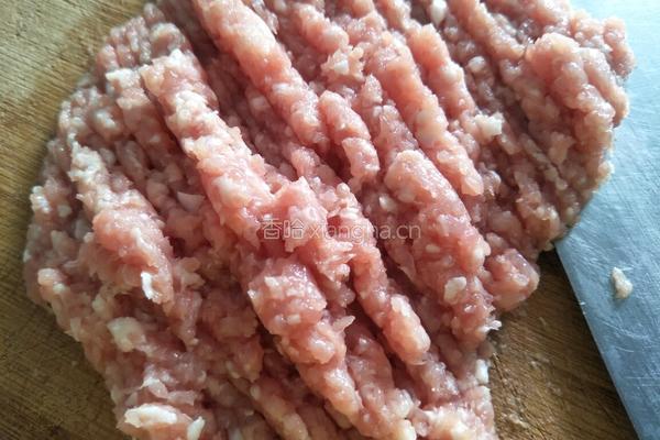 猪肉韭菜馅的做法图解1