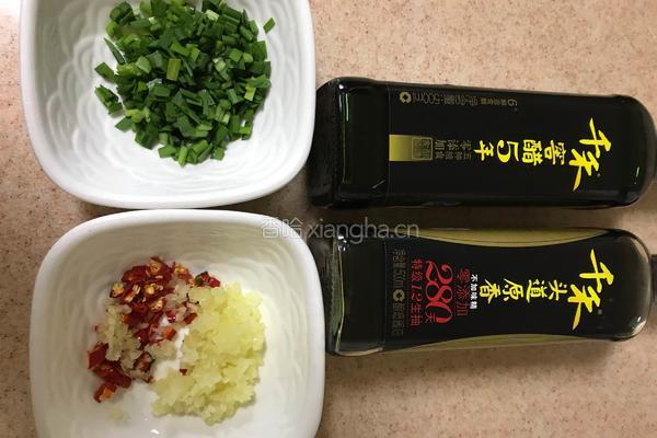 酸辣猪蹄的做法图解2