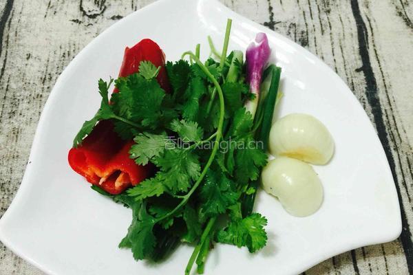 蒜蓉酱拌嫩豆腐皮蛋的做法图解4