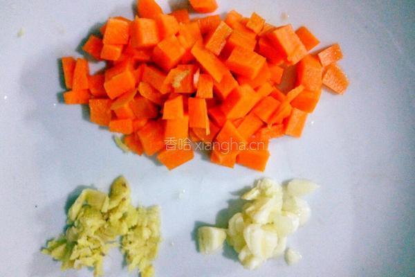 毛豆炒肉的做法图解2